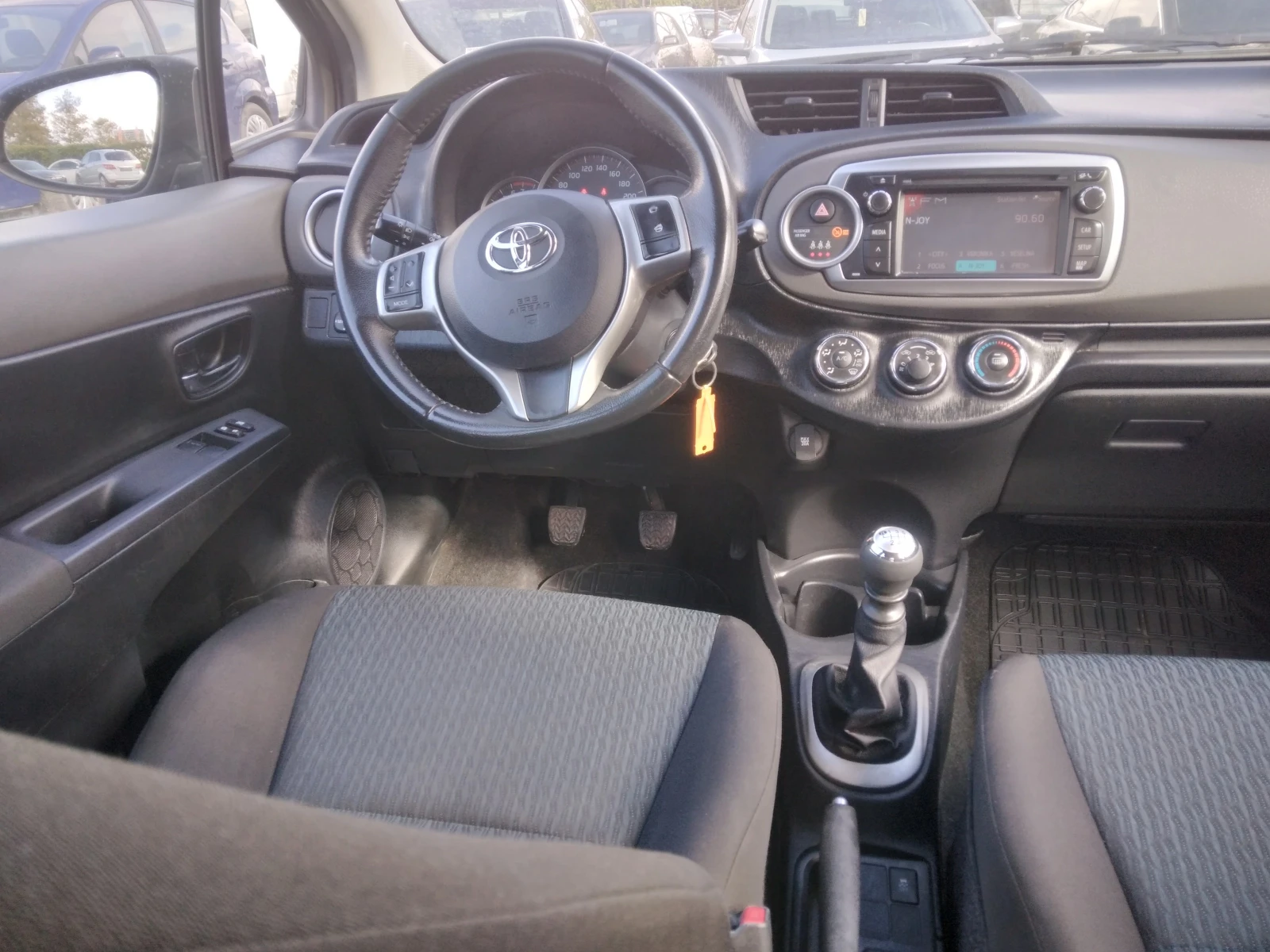 Toyota Yaris, снимка 10 - Автомобили и джипове - 56614975