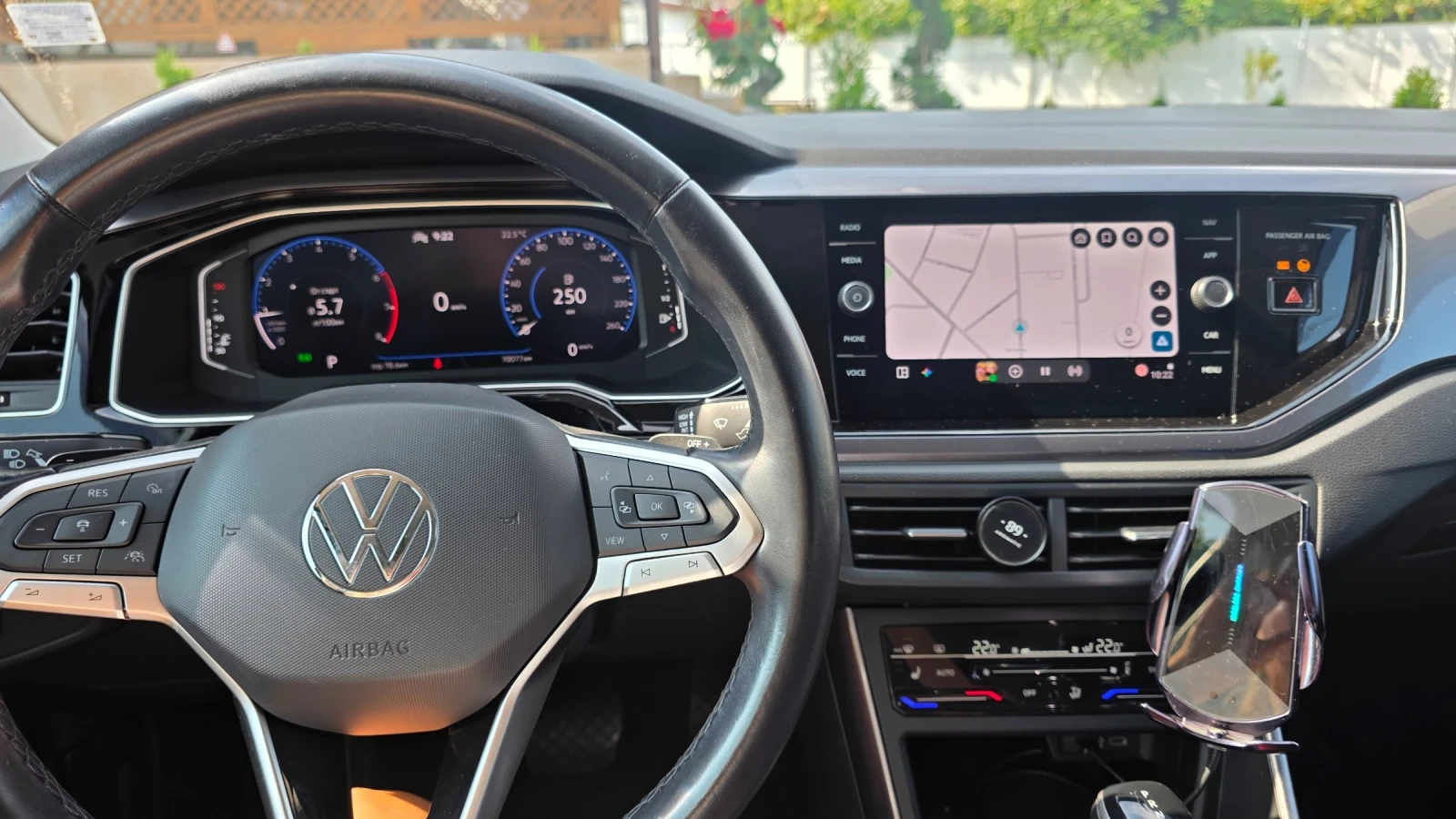 VW Taigo Style , снимка 10 - Автомобили и джипове - 56645380