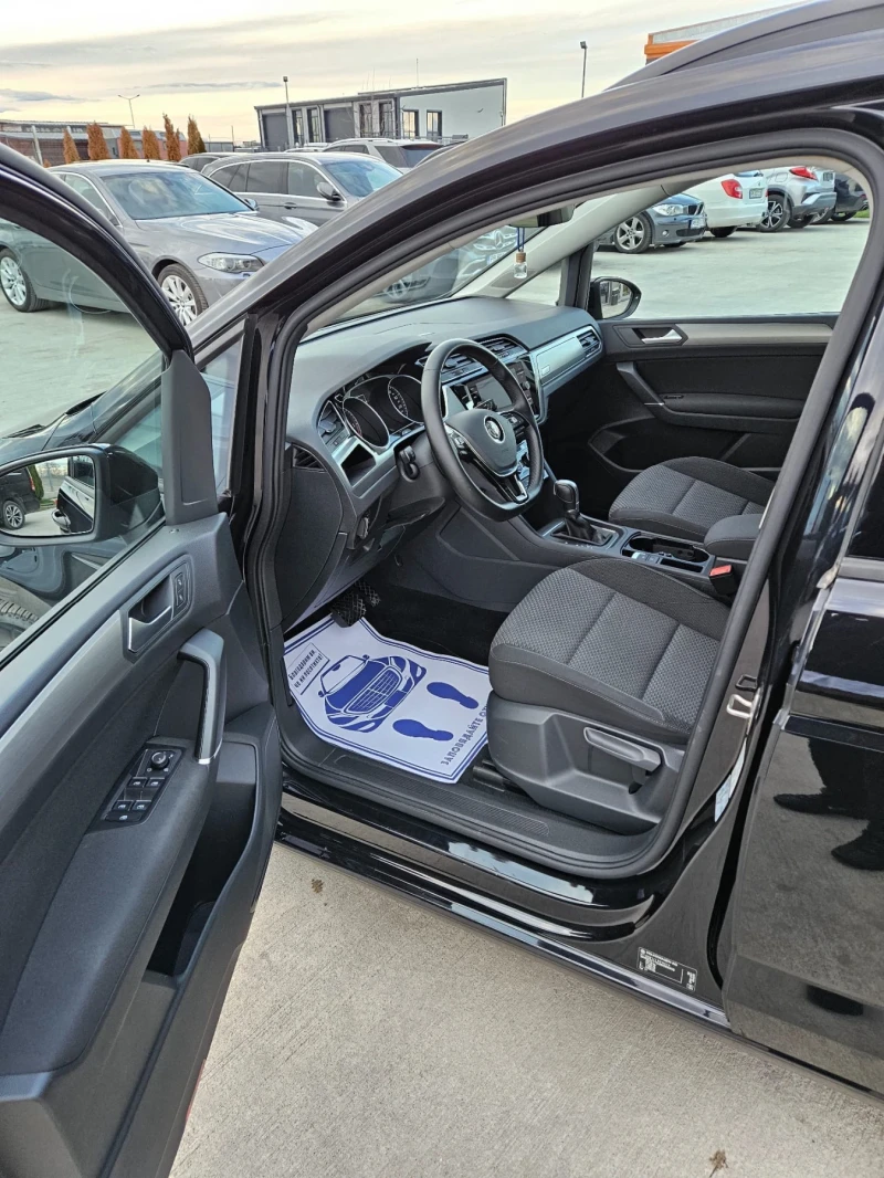 VW Touran, снимка 8 - Автомобили и джипове - 48296325