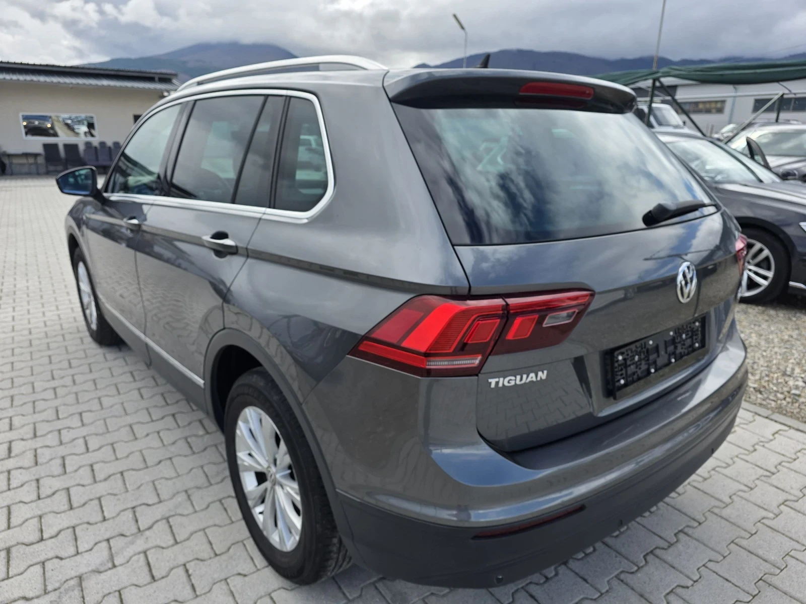 VW Tiguan 2.0TDI 4X4 DSG NAVI Лизинг, снимка 4 - Автомобили и джипове - 54038386