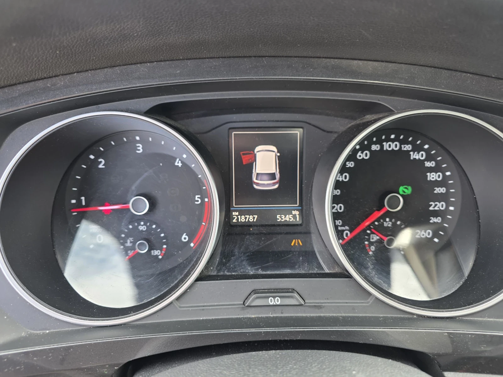 VW Tiguan 2.0TDI 4X4 DSG NAVI Лизинг, снимка 11 - Автомобили и джипове - 54038386