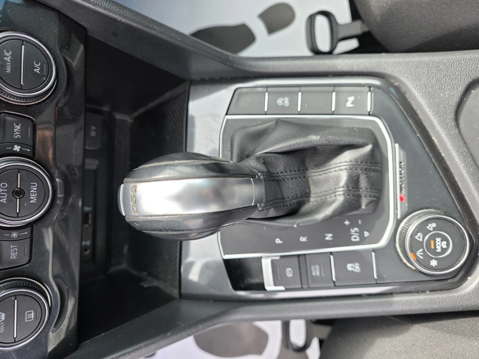 VW Tiguan 2.0TDI 4X4 DSG NAVI Лизинг, снимка 12 - Автомобили и джипове - 54038386