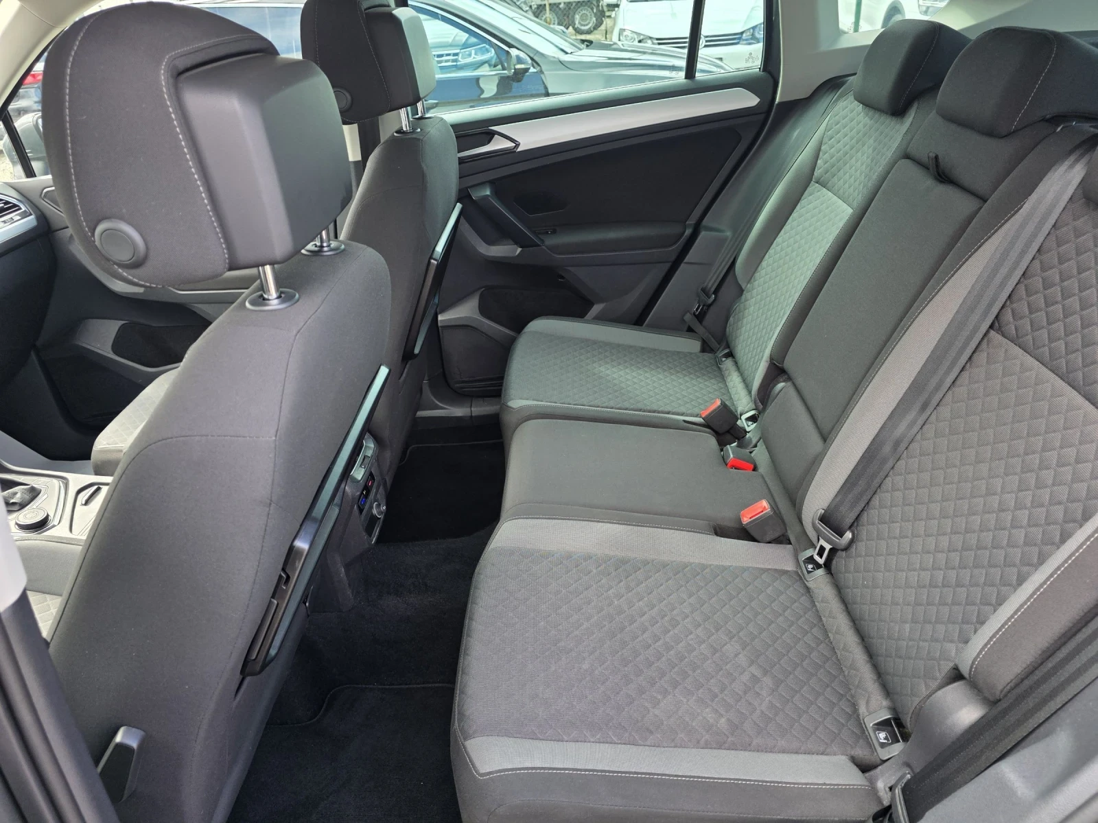 VW Tiguan 2.0TDI 4X4 DSG NAVI Лизинг, снимка 10 - Автомобили и джипове - 54038386