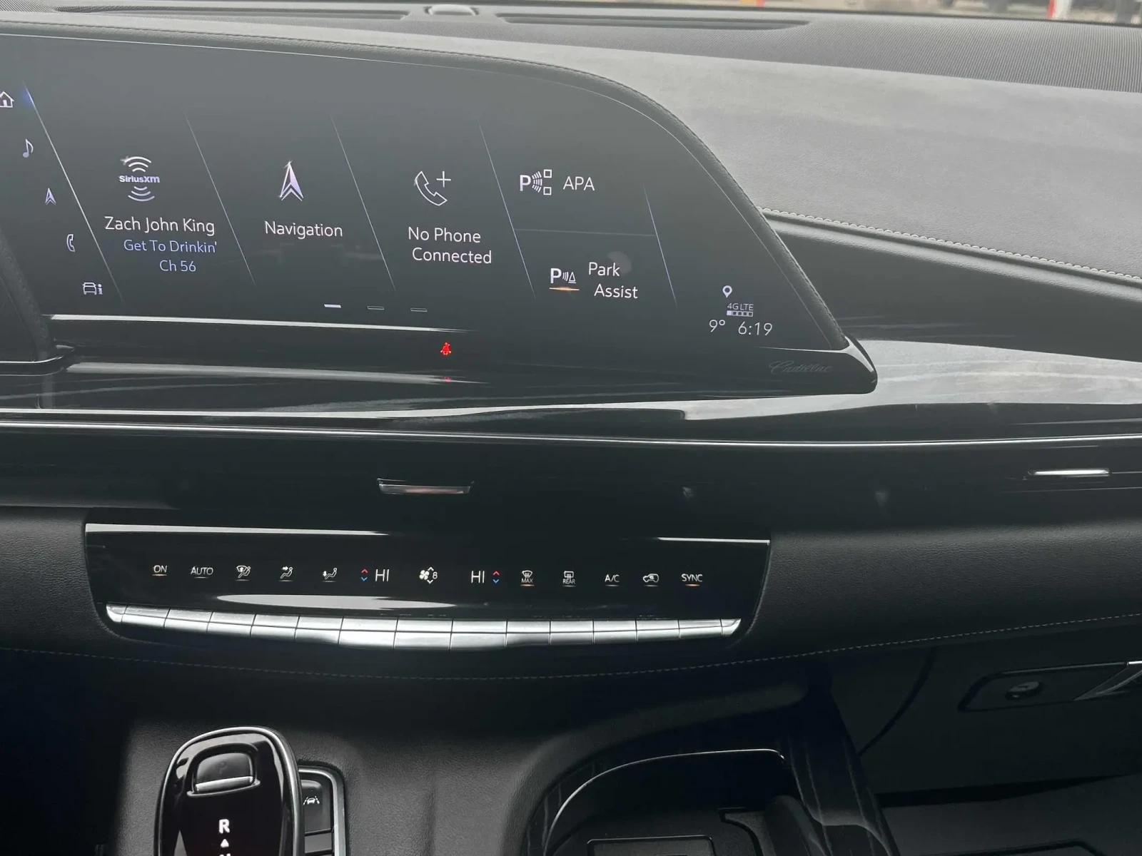 Cadillac Escalade Sport * * CARFAX * * АВТО КРЕДИТ * * , снимка 9 - Автомобили и джипове - 54222113