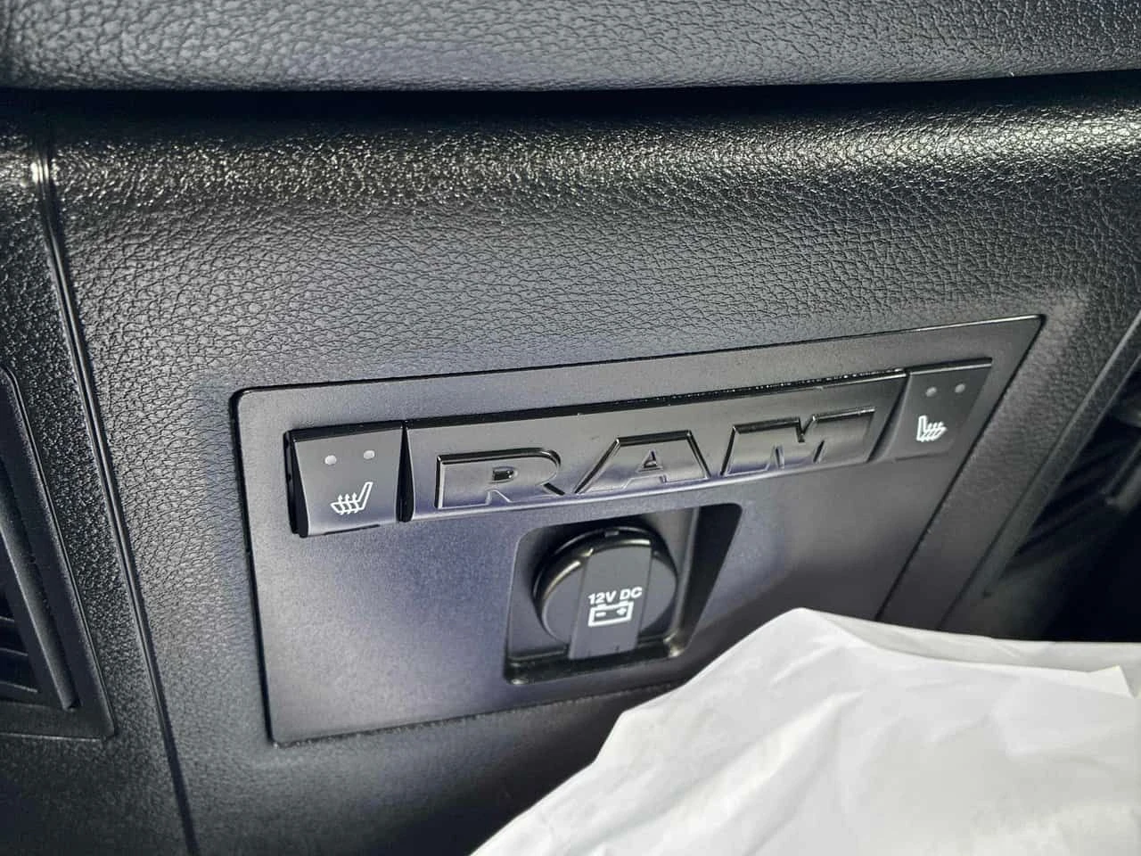 Dodge RAM 1500 * Limited * ПОДГРЕВ* ОБДУХВАНЕ* , снимка 11 - Автомобили и джипове - 54359111