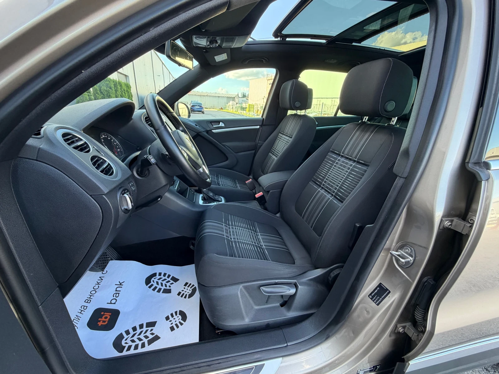 VW Tiguan 2.0tdi 150k.c* LOUNGE* Панорама* DSG* 360 Камера* , снимка 9 - Автомобили и джипове - 54969045