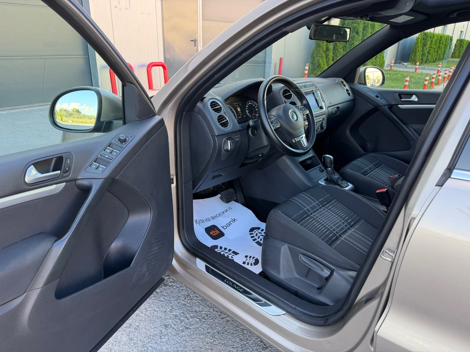 VW Tiguan 2.0tdi 150k.c* LOUNGE* Панорама* DSG* 360 Камера* , снимка 8 - Автомобили и джипове - 54969045