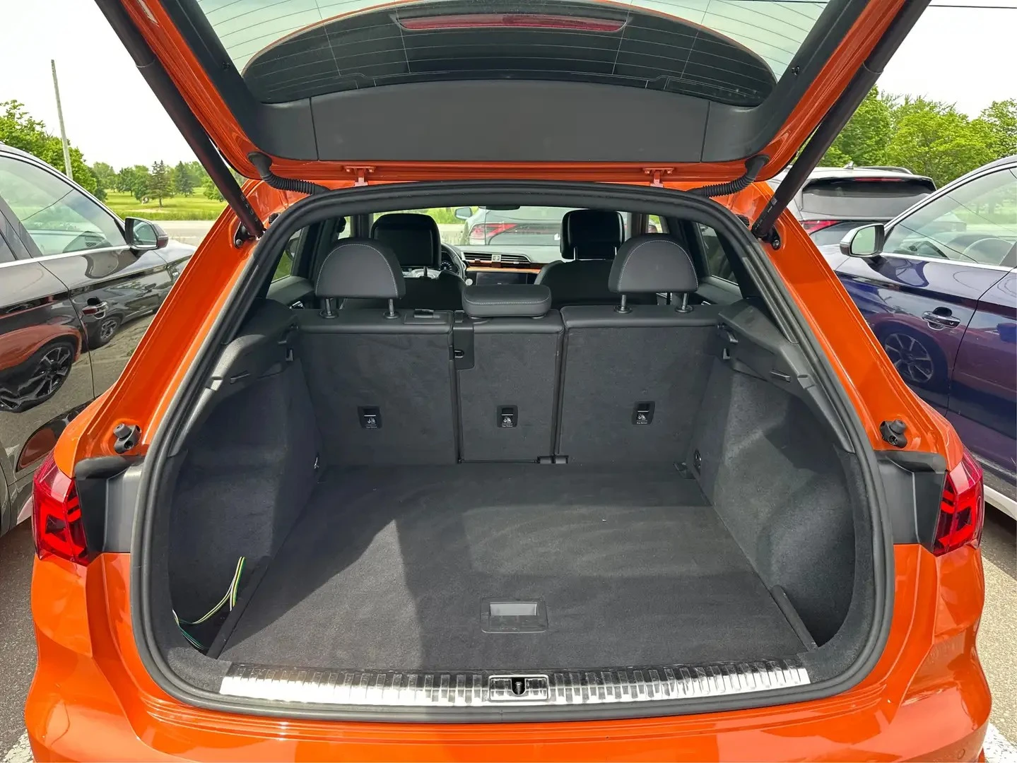 Audi Q3 S-Line * Progressiv * AвтоКредит * (ЦЕНА ДО БГ), снимка 8 - Автомобили и джипове - 55137418