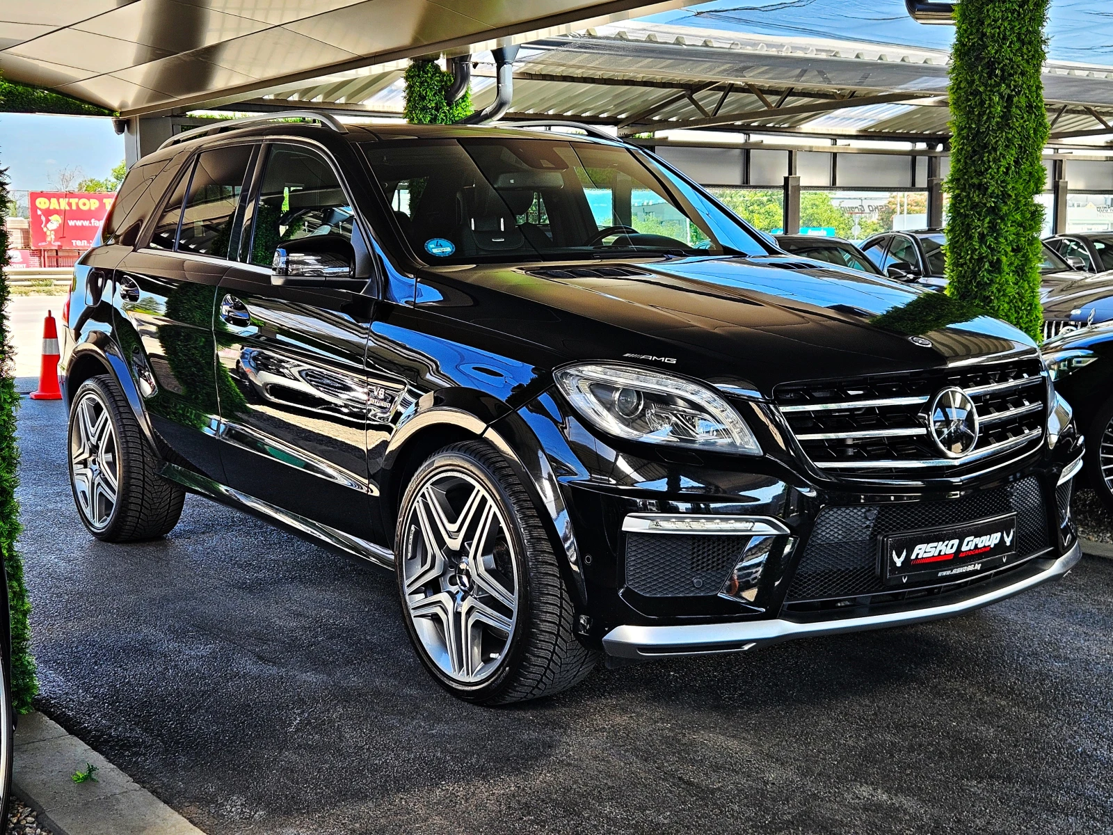 Mercedes-Benz ML 63 AMG ТVx3/DISTR/PANO/CAMERA/HARMAN/ОБДУХ/AMBIENT/LIZING, снимка 3 - Автомобили и джипове - 55492062