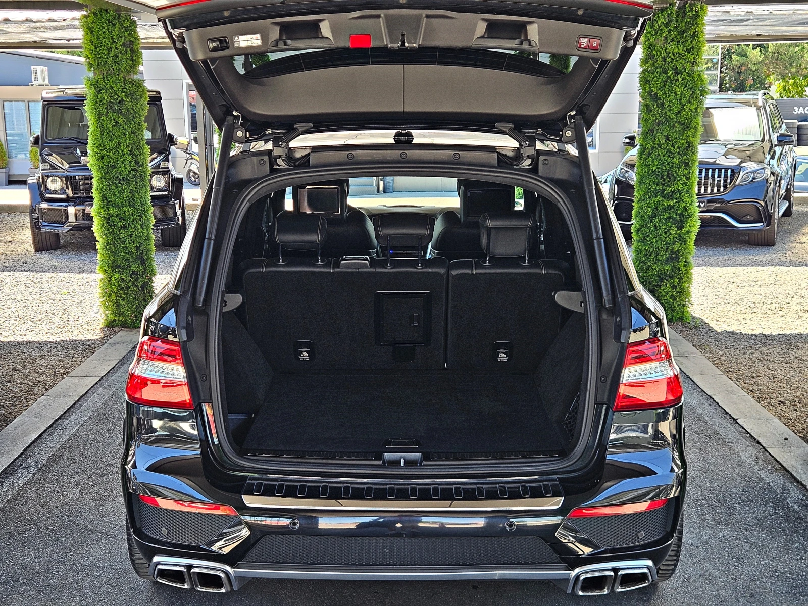 Mercedes-Benz ML 63 AMG ТVx3/DISTR/PANO/CAMERA/HARMAN/ОБДУХ/AMBIENT/LIZING, снимка 8 - Автомобили и джипове - 55492062