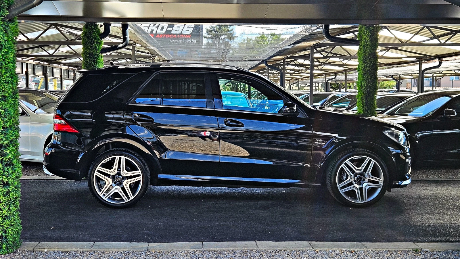 Mercedes-Benz ML 63 AMG ТVx3/DISTR/PANO/CAMERA/HARMAN/ОБДУХ/AMBIENT/LIZING, снимка 4 - Автомобили и джипове - 55492062