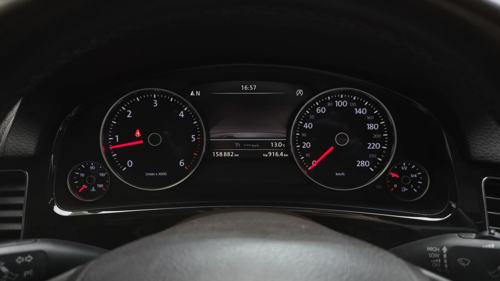 VW Touareg 3.0 TDI* 360* ЕЛ. БАГАЖНИК* ЛЮК* КРАЙНА ЦЕНА, снимка 8 - Автомобили и джипове - 55983951