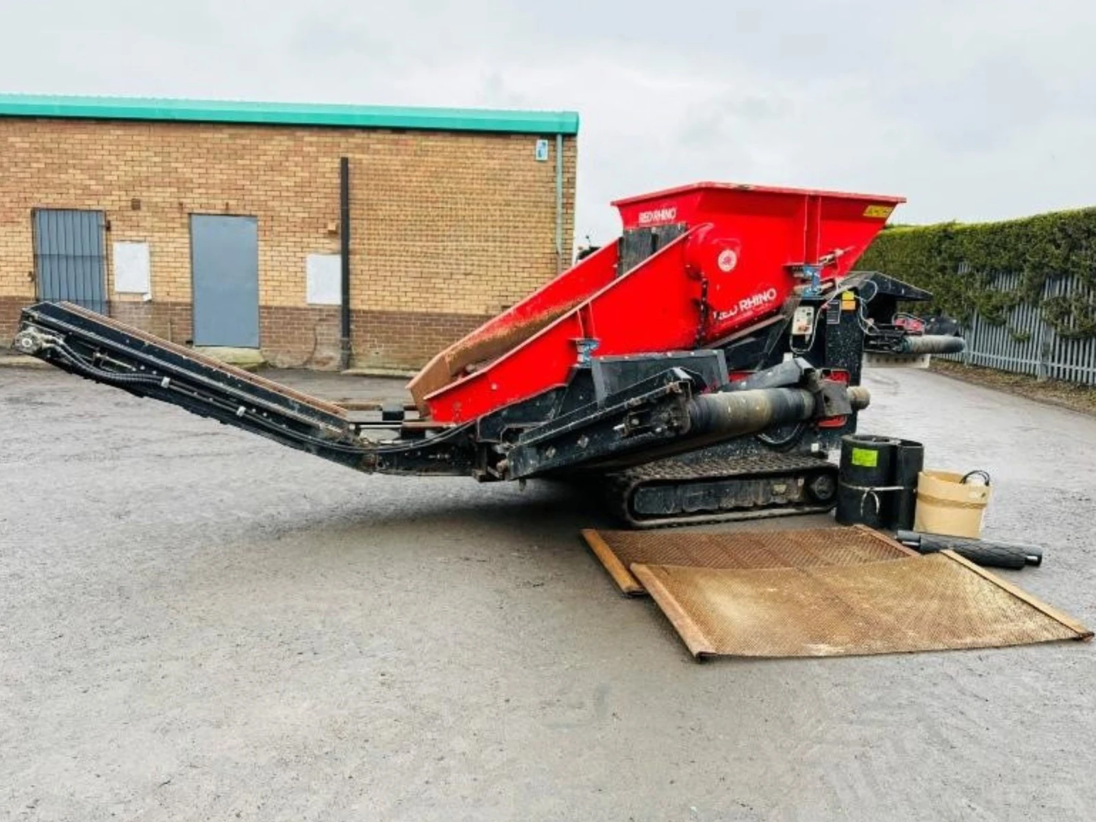 Машини за насипни материали Друга RED RHINO Track 3-Way Mini Screener - изображение 2