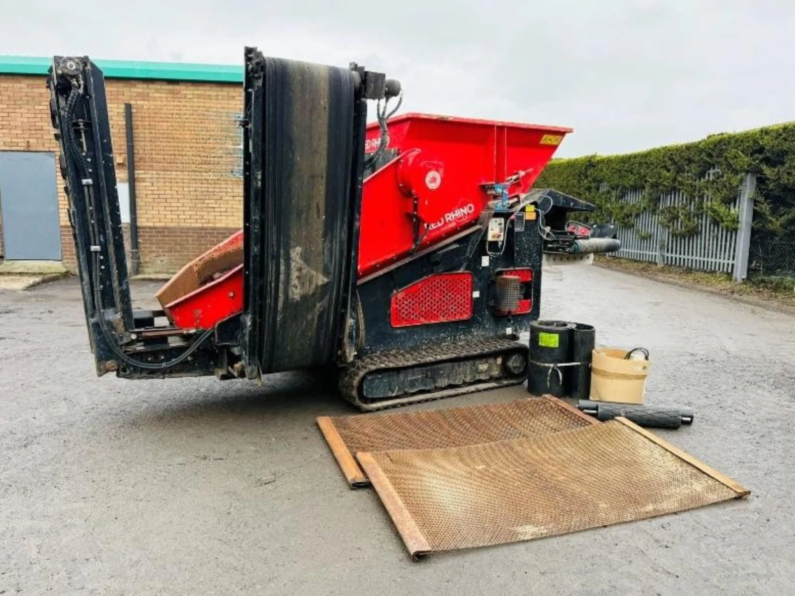 Машини за насипни материали Друга RED RHINO Track 3-Way Mini Screener - изображение 4