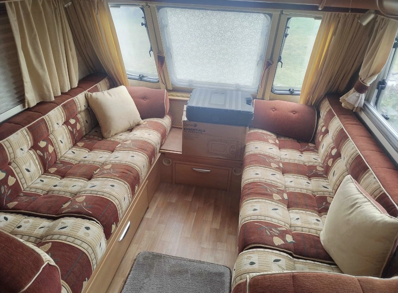 Каравана Swift Challenger 470 SE, снимка 5 - Каравани и кемпери - 54661325