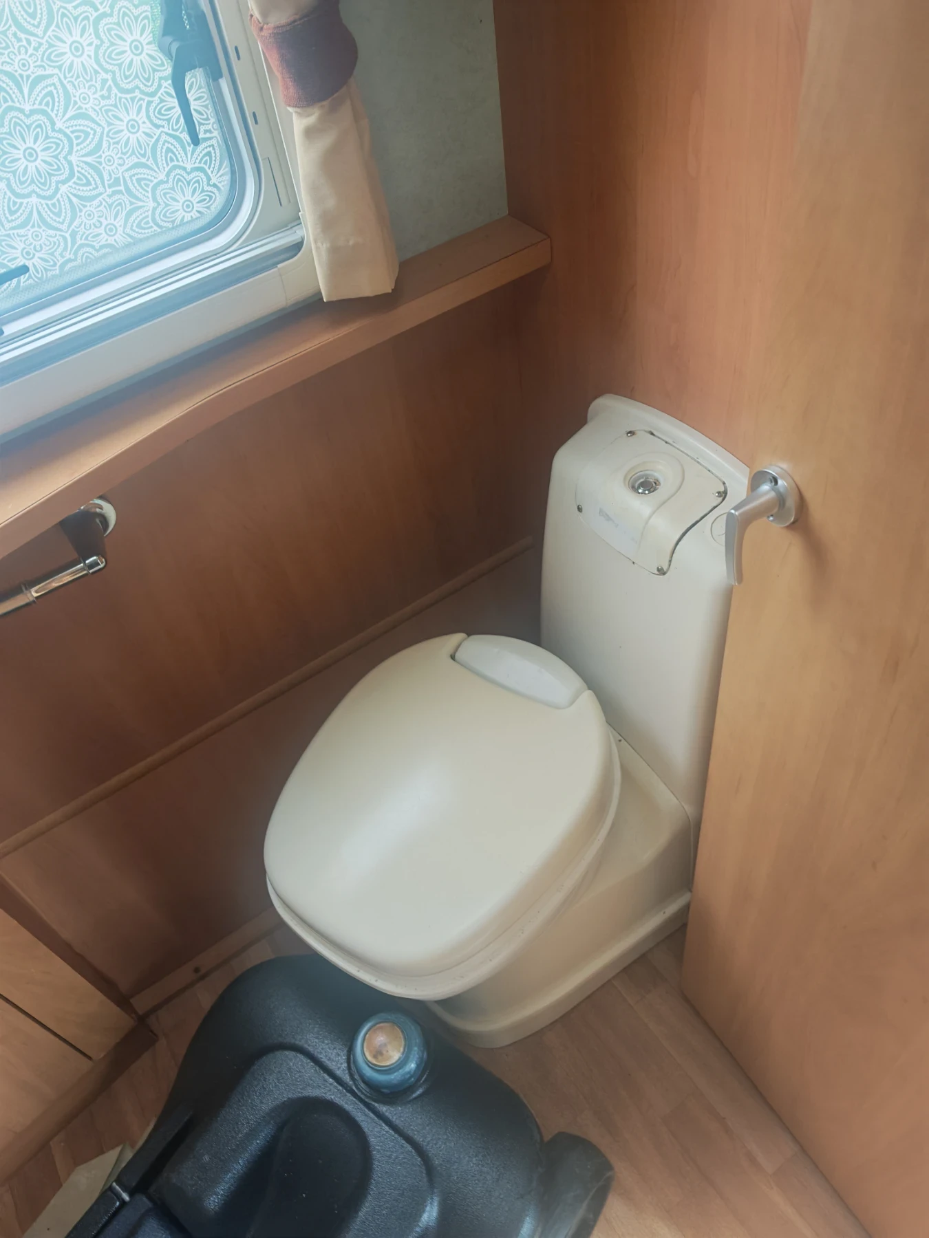 Каравана Swift Challenger 470 SE, снимка 10 - Каравани и кемпери - 54661325