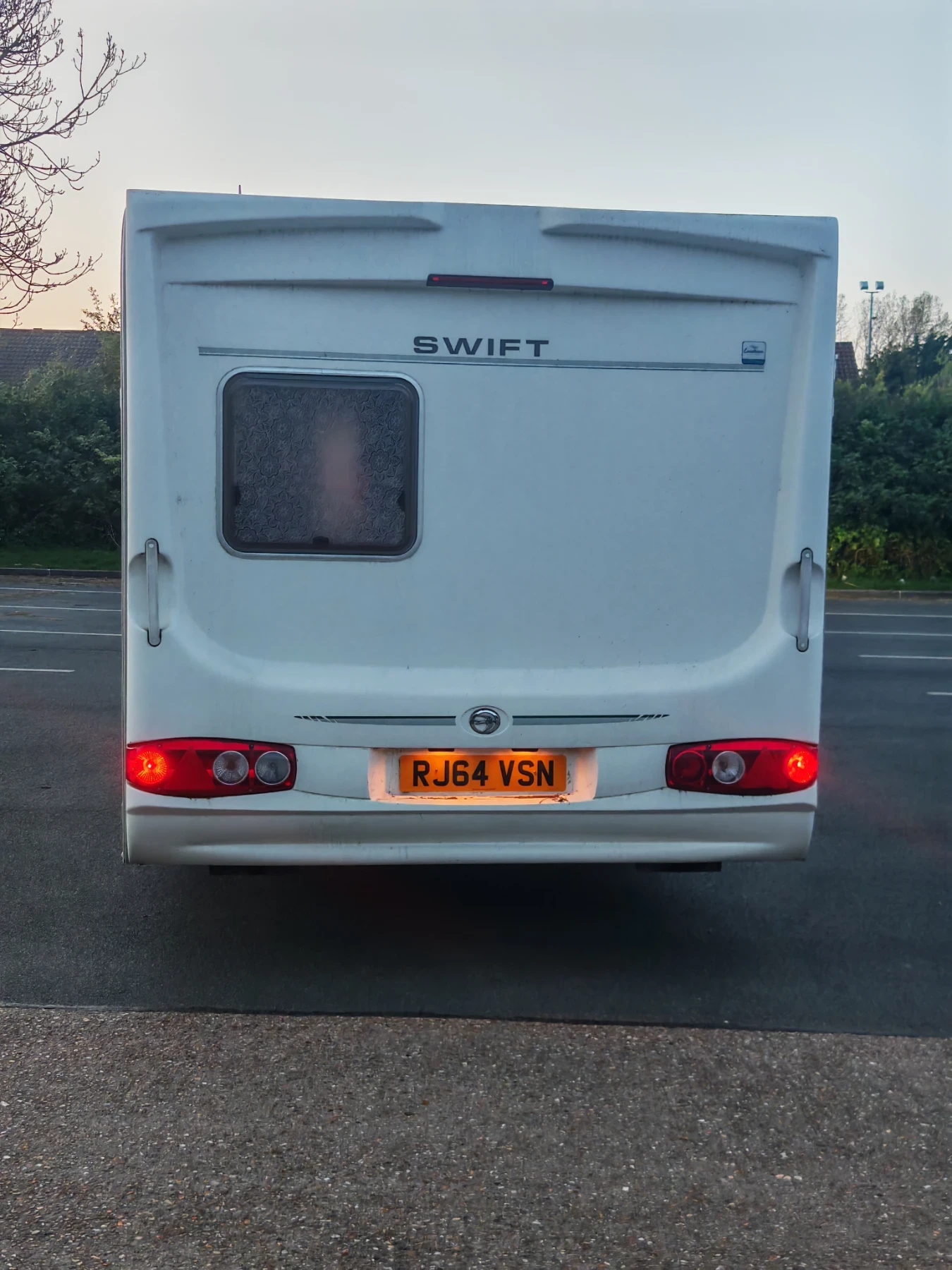 Каравана Swift Challenger 470 SE, снимка 2 - Каравани и кемпери - 54661325