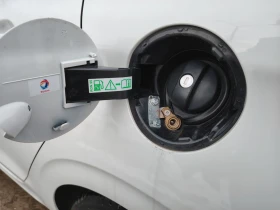 Peugeot 208 1.2i Газ-Бензин, снимка 11 - Автомобили и джипове - 52641928