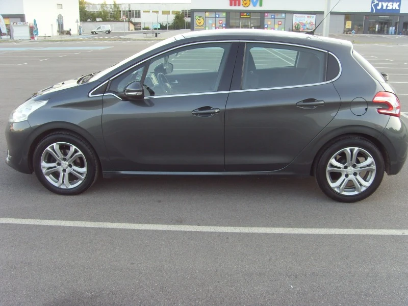 Peugeot 208 1.6 eHDI 6 ск., снимка 8 - Автомобили и джипове - 46803569