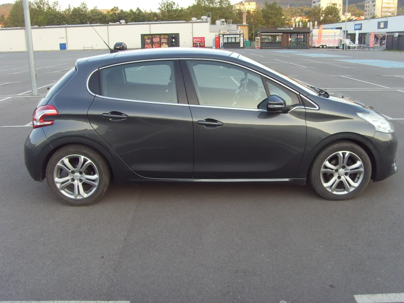 Peugeot 208 1.6 eHDI 6 ск., снимка 13 - Автомобили и джипове - 46803569