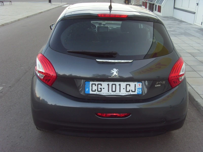 Peugeot 208 1.6 eHDI 6 ск., снимка 11 - Автомобили и джипове - 46803569