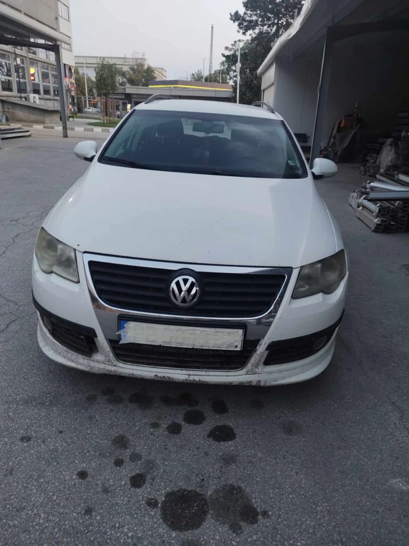 VW Passat Комби, снимка 1 - Автомобили и джипове - 47153959