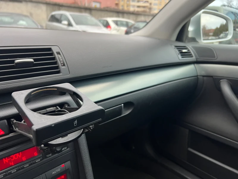 Audi A4 2.0TDI 140к.с. Автоматик/ Avant, снимка 14 - Автомобили и джипове - 48197763