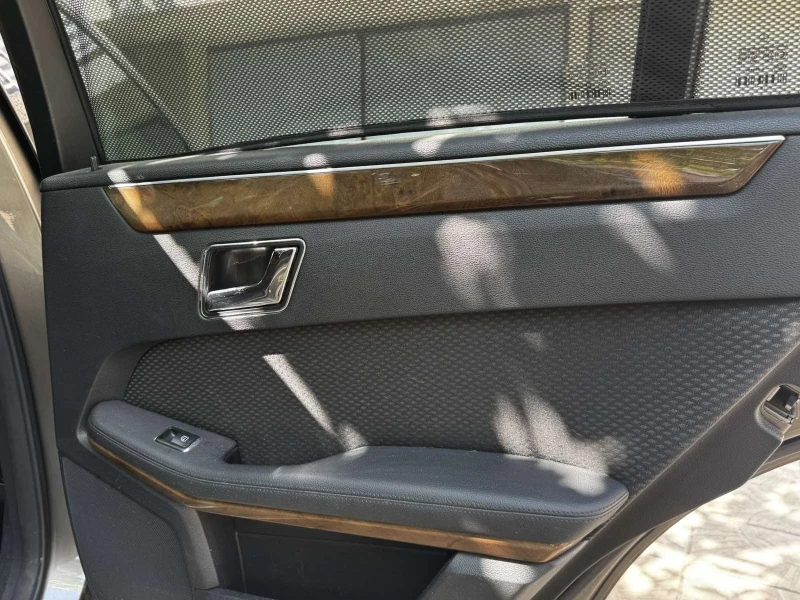 Mercedes-Benz E 220, снимка 16 - Автомобили и джипове - 52385435