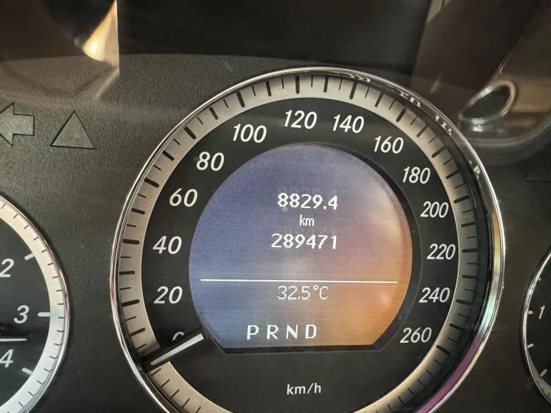 Mercedes-Benz E 220, снимка 14 - Автомобили и джипове - 52385435