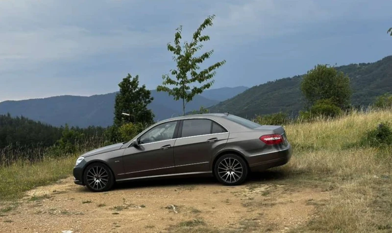 Mercedes-Benz E 220, снимка 2 - Автомобили и джипове - 52385435