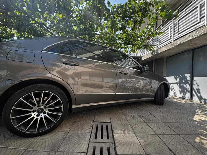 Mercedes-Benz E 220, снимка 4 - Автомобили и джипове - 52385435
