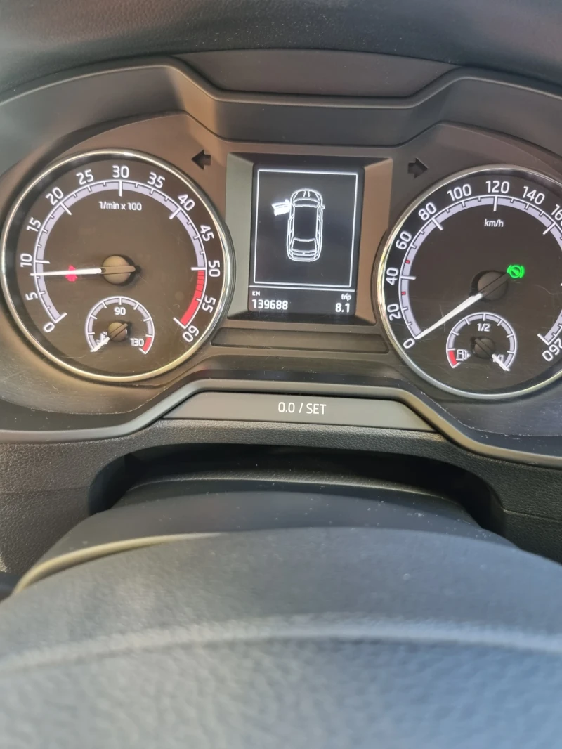 Skoda Octavia 1.6TDI, снимка 7 - Автомобили и джипове - 52135570