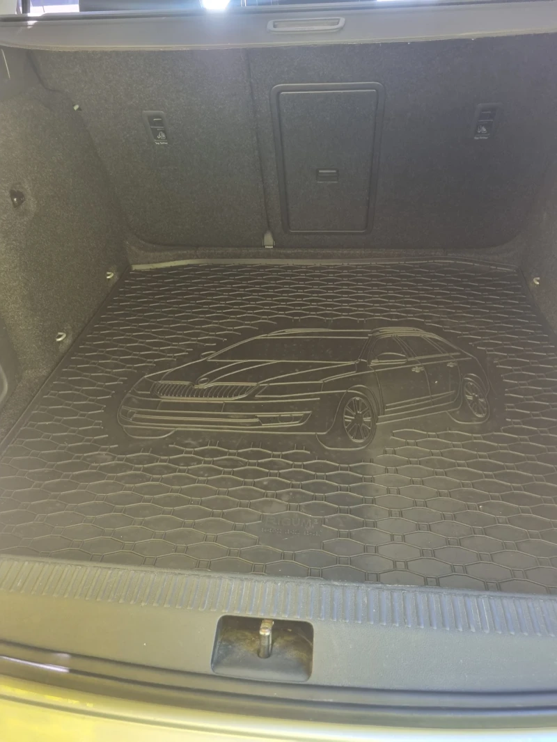 Skoda Octavia 1.6TDI, снимка 11 - Автомобили и джипове - 52135570