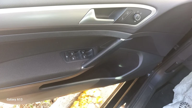 VW Golf R-LINE 1.4 TSI., снимка 11 - Автомобили и джипове - 52285601