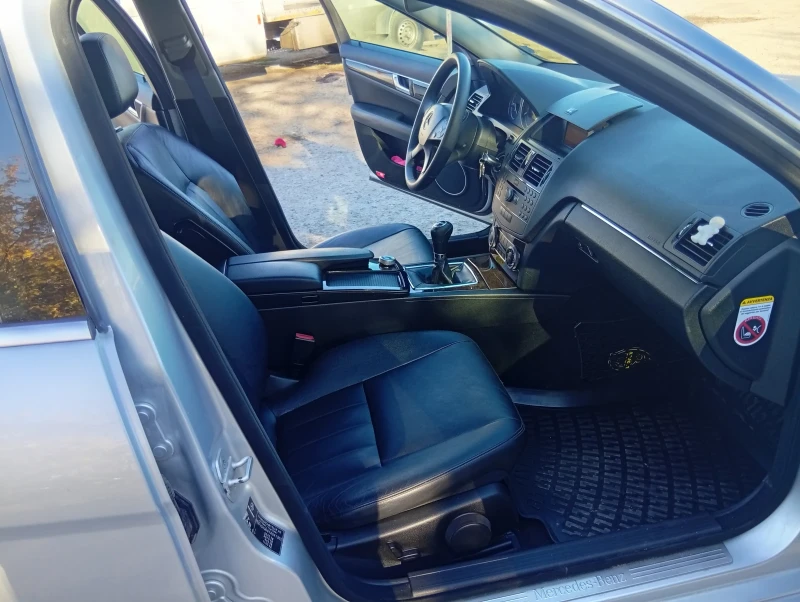 Mercedes-Benz C 220, снимка 12 - Автомобили и джипове - 52351906