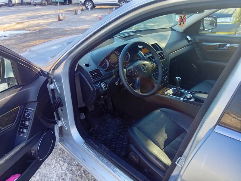 Mercedes-Benz C 220, снимка 9 - Автомобили и джипове - 52351906