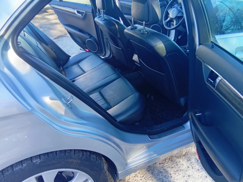 Mercedes-Benz C 220, снимка 11 - Автомобили и джипове - 52351906