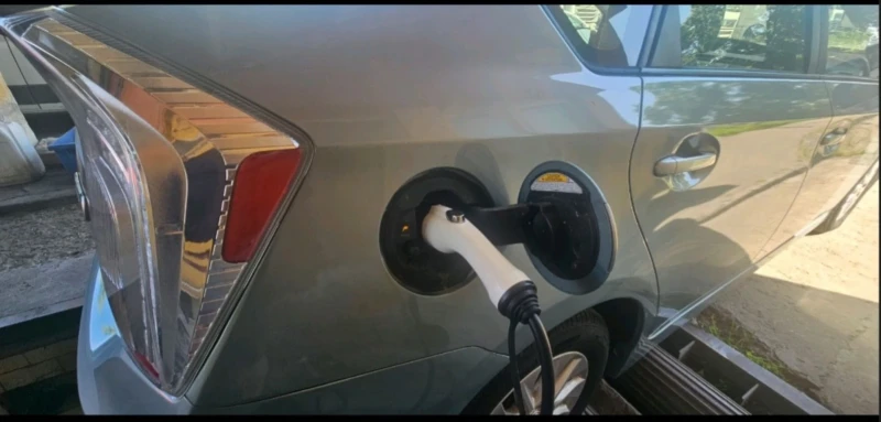 Toyota Prius, снимка 17 - Автомобили и джипове - 52510305
