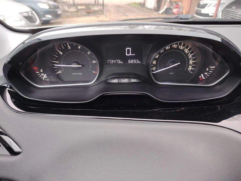 Peugeot 208 1.2i Газ-Бензин, снимка 14 - Автомобили и джипове - 52641928