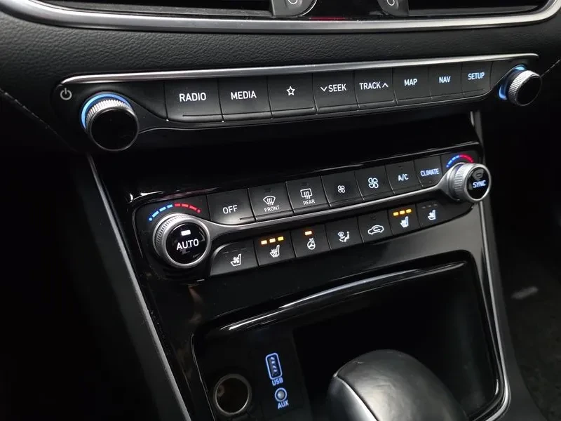 Hyundai Grandeur 2.4 Premium, снимка 16 - Автомобили и джипове - 55391227
