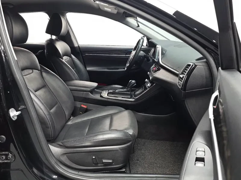 Hyundai Grandeur 2.4 Premium, снимка 11 - Автомобили и джипове - 55391227