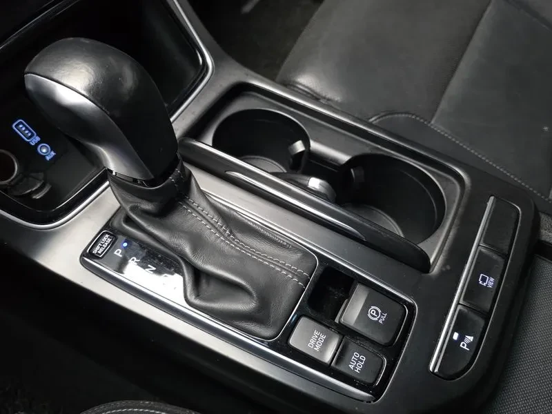 Hyundai Grandeur 2.4 Premium, снимка 9 - Автомобили и джипове - 55391227