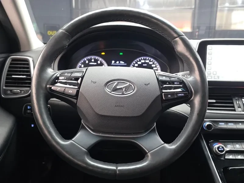Hyundai Grandeur 2.4 Premium, снимка 13 - Автомобили и джипове - 55391227