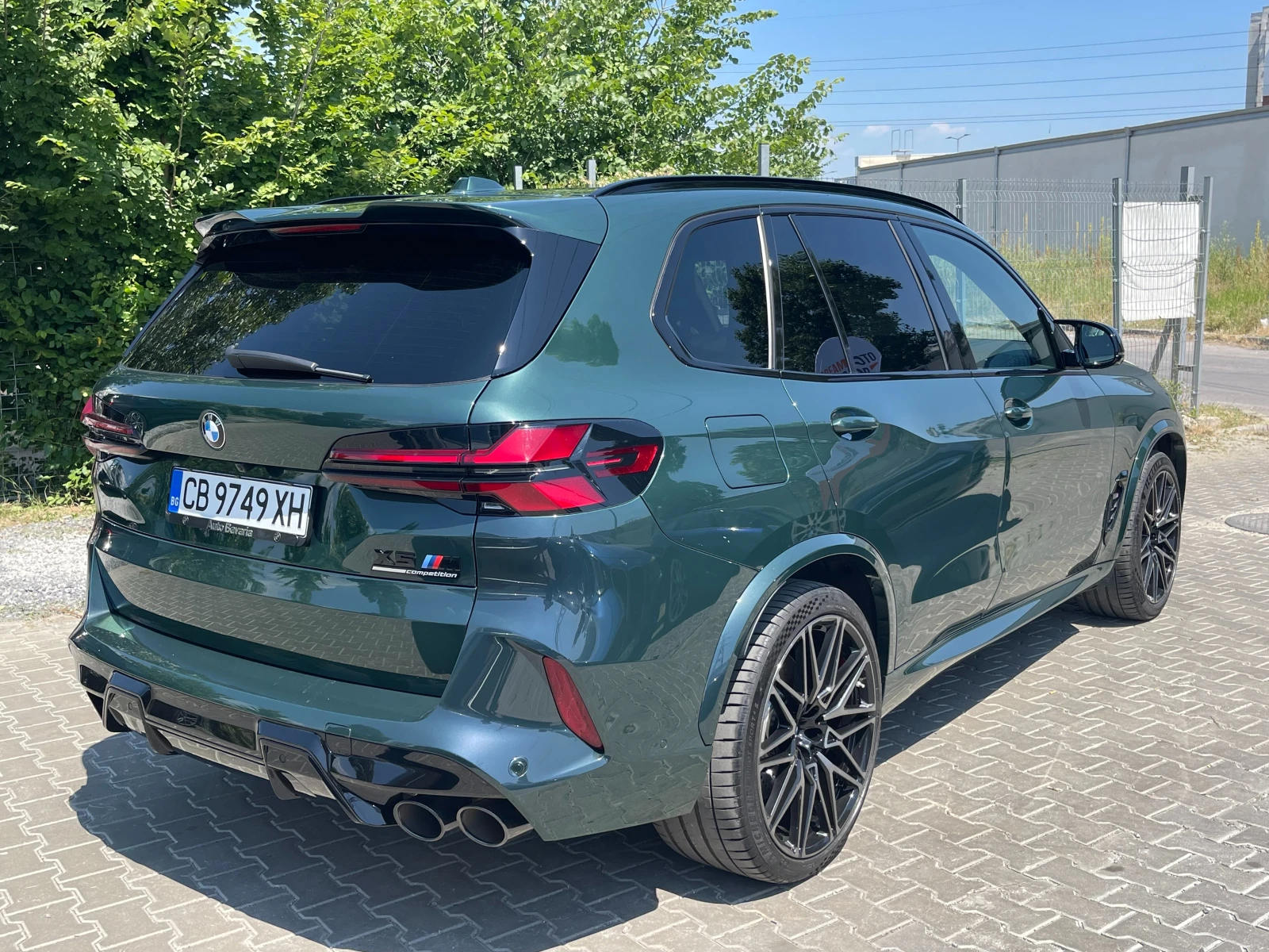 BMW X5M Competition Individual Shadow Aurora Diamond Green - изображение 6