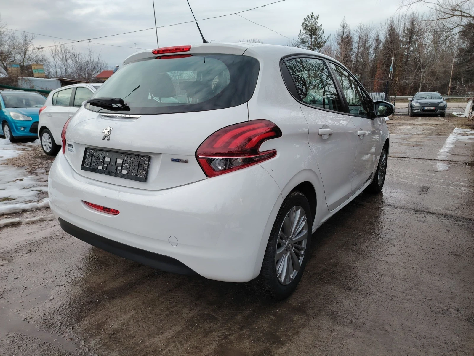 Peugeot 208 1.2i Газ-Бензин, снимка 3 - Автомобили и джипове - 52641928