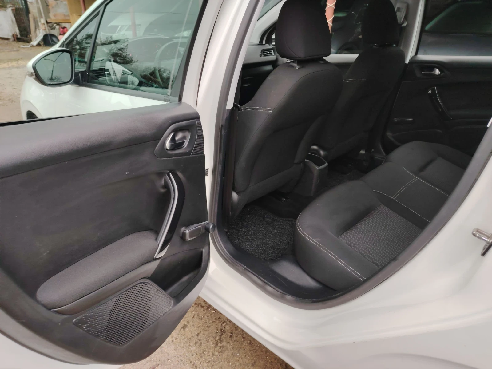 Peugeot 208 1.2i - | Mobile.bg   11