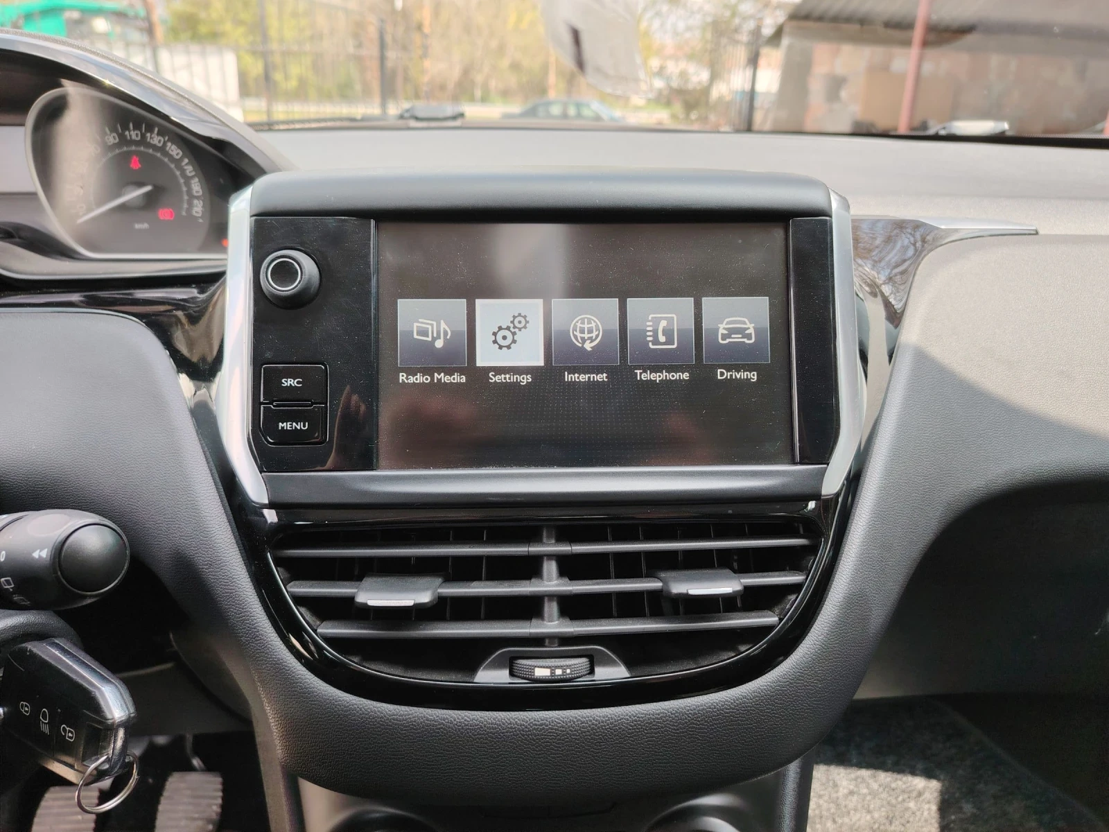 Peugeot 208 1.2i Газ-Бензин, снимка 16 - Автомобили и джипове - 52641928