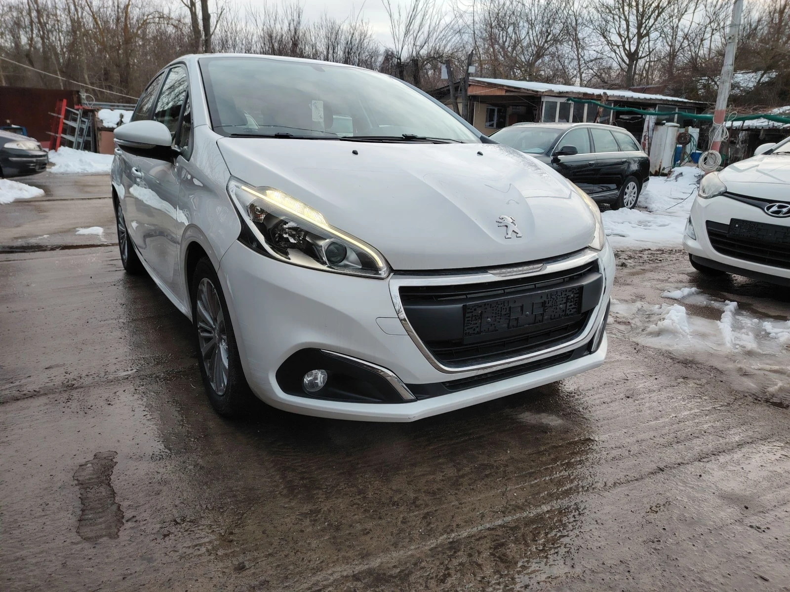 Peugeot 208 1.2i Газ-Бензин, снимка 4 - Автомобили и джипове - 52641928