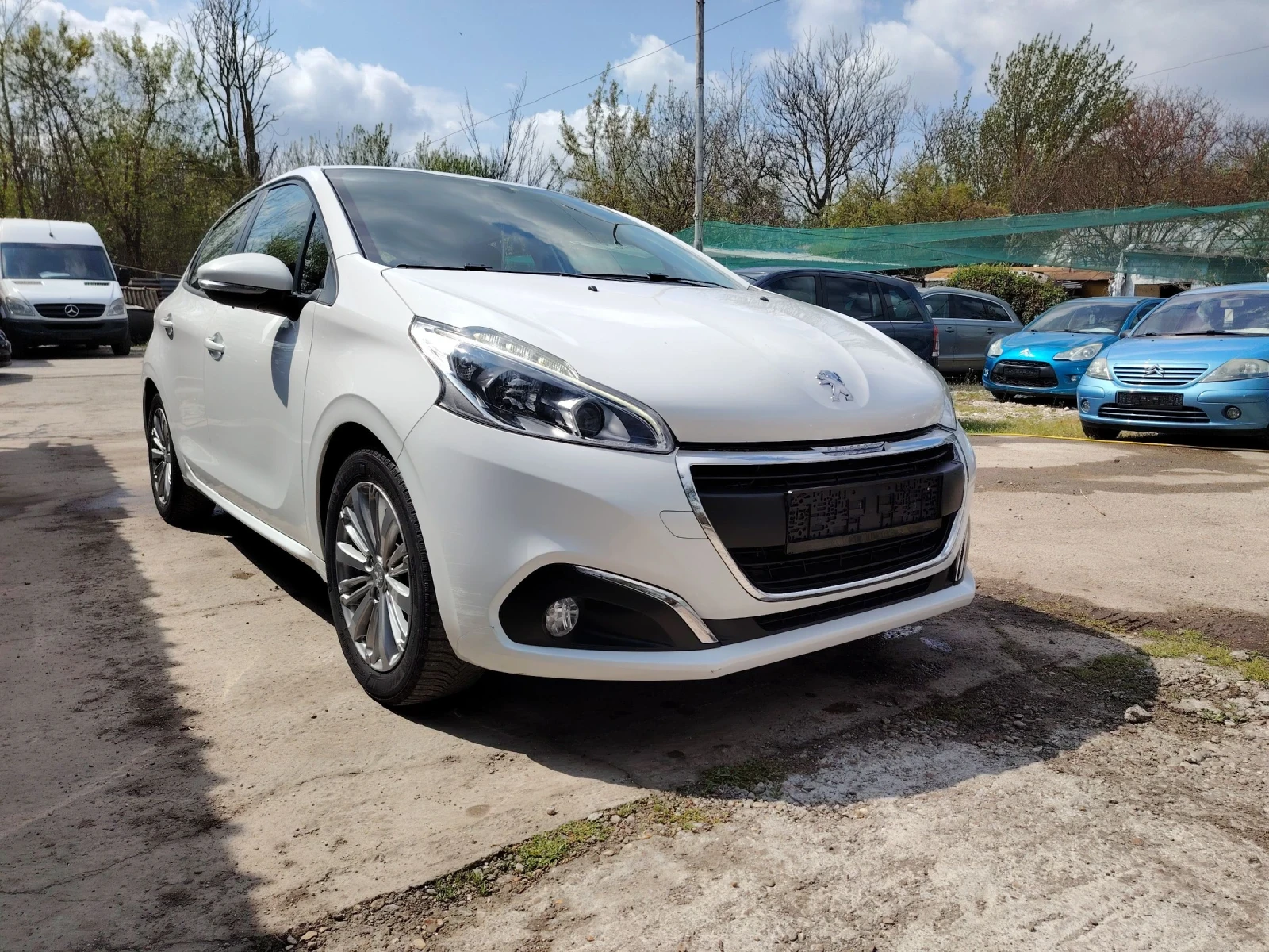 Peugeot 208 1.2i Газ-Бензин