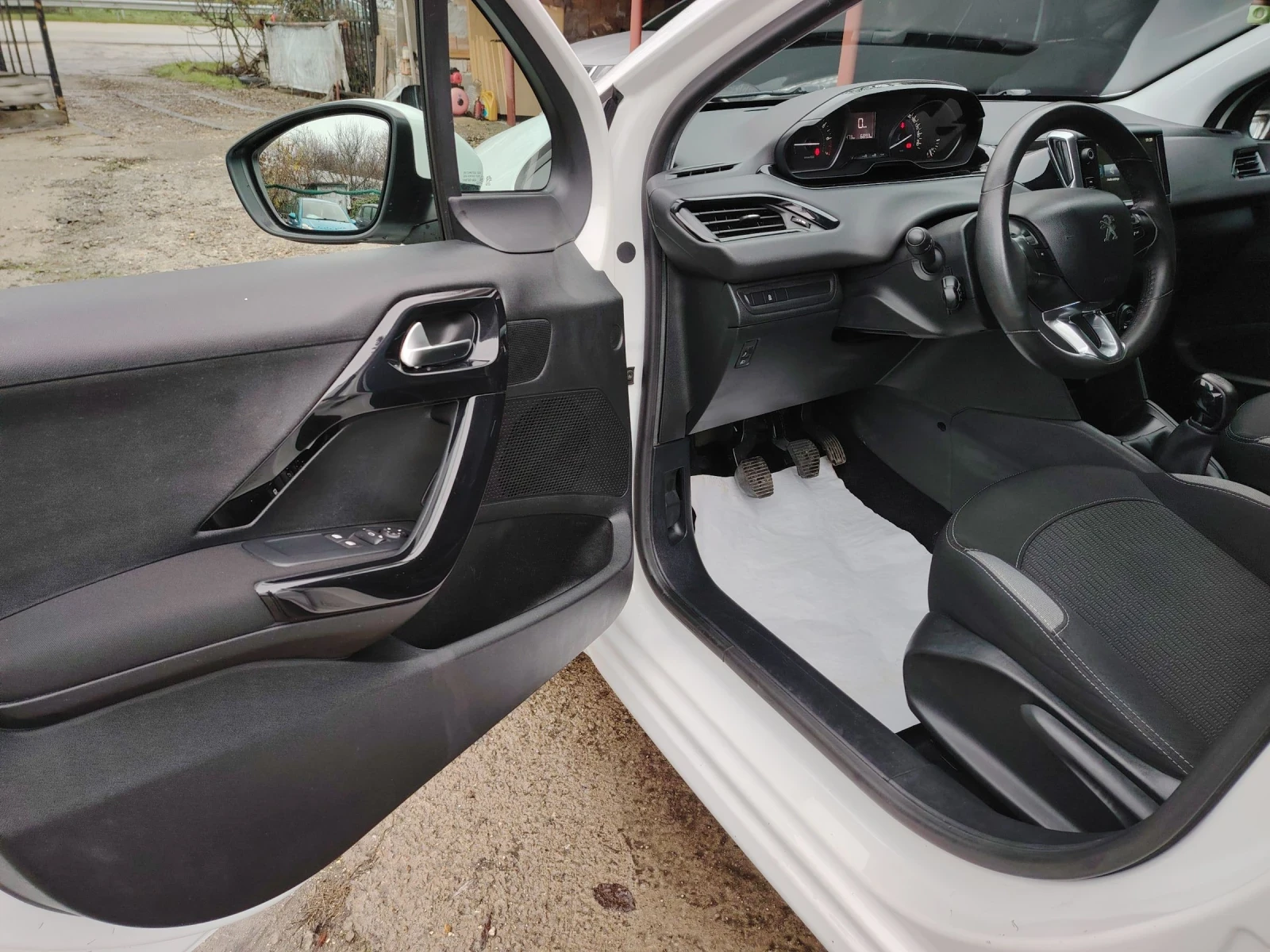 Peugeot 208 1.2i - | Mobile.bg   13